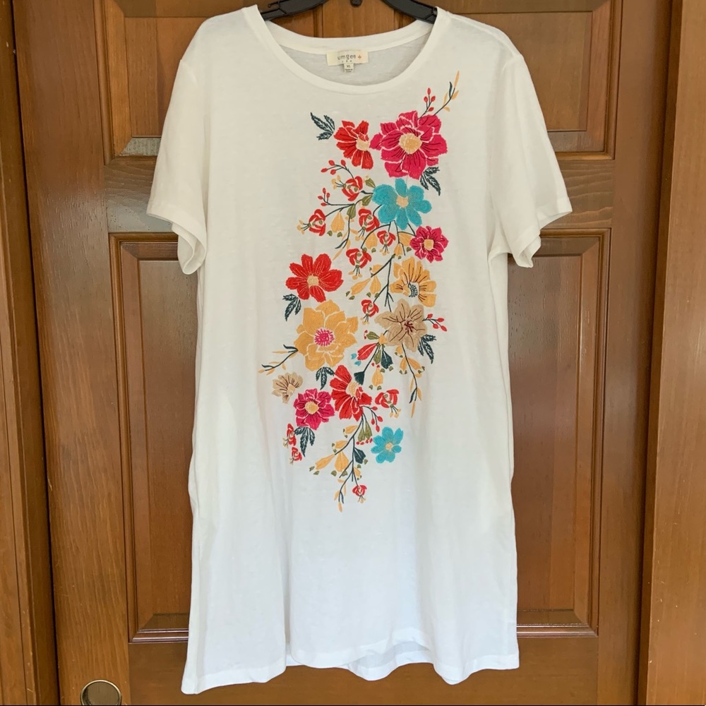 Umgee white floral embroidered T-Shirt dress